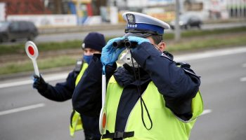 Nowe przepisy zaskakują kierowców. Jedziesz zbyt wolno? Mandat nawet 5 000 zł - ilustracja